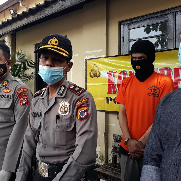Fendi, pemalsu dokumen di Sleman
