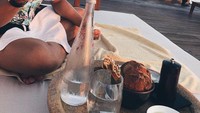 Tuduhan bahwa Gaga tidak pernah membantu Laura secara finansial juga membuat netizen ikut murka. Mengingat gaya kulineran Gaga Muhammad selalu terkesan mewah. Seperti momennya pada foto ini. Foto: Instagram @gagamuhammad