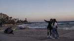 Gelombang Besar Hantam Pantai Yunani