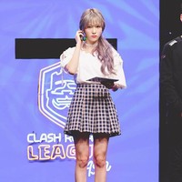 Luda Cosmic Girls’ memiliki tinggi badan 157 cm dengan berat badan 43 kg. Walau tingginya di bawah 160 cm, kaki Luda tetap terlihat jenjang dalam setiap kesempatan. Proporsi badannya terjaga dengan berlatih menari. Foto: Pinterest