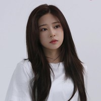 Minju IZ*ONE kerap diperbincangkan netizen Korea karena visualnya. Idol KPop wanita ini juga dinilai memiliki tubuh sempurna dengan tinggi badan 166 cm dengan berat badan 45 kg. Foto: Pinterest