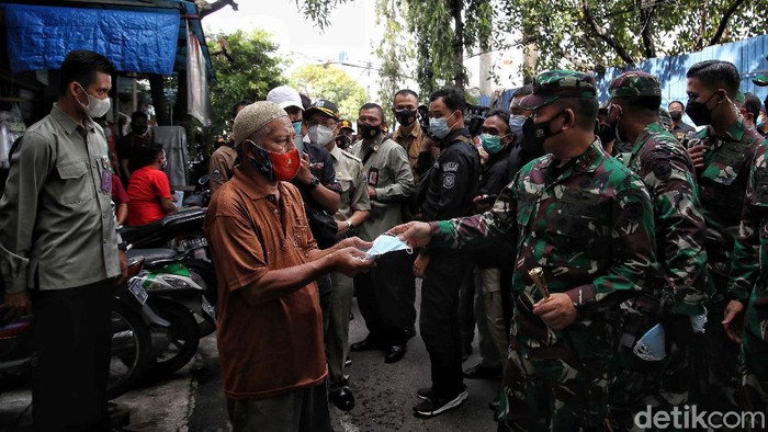 Jakut Galakkan Kampanye Jakarta Bermasker Program Jakarta Bermasker terus dilakukan. Hal itu demi menekan peyebaran COVID-19 yang masih tinggi di DKI Jakarta.