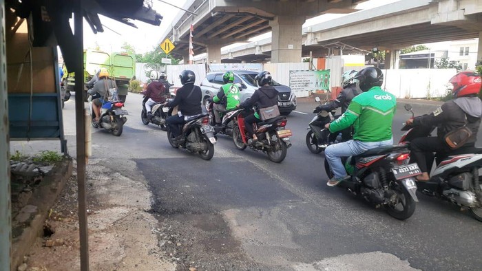 Jalan KH Noer Ali, Kalimalang, Pondok Bambu, Jakarta Timur telah selesai diperbaiki.