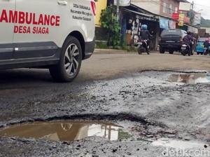 Kritik Jalan Rusak di Sukabumi, Warganet: Selamat Datang di Lobang Sewu