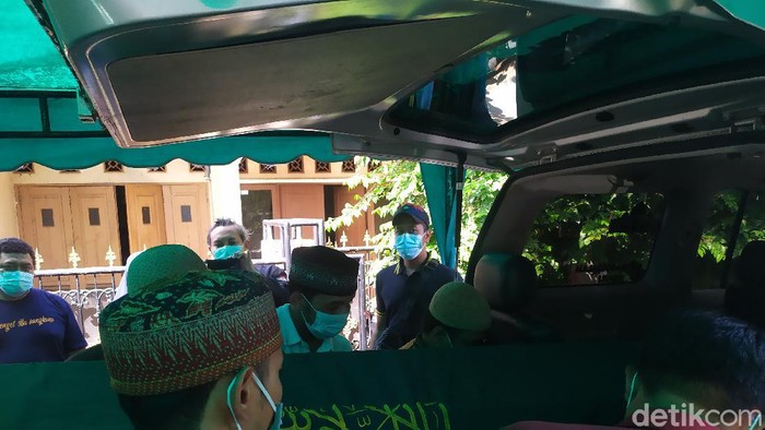 Jenazah Ustadz Maaher Dibawa ke Daarul Quran, Yusuf Mansur Ikut Antar
