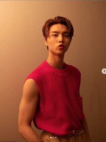 9 Foto OOTD Johnny NCT, Senyumnya Bikin NCTzen Halu dan Meleleh