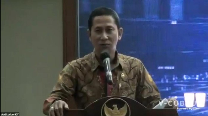 Ketua Komisi Yudisial, Mukti Fajar Nur Dewata