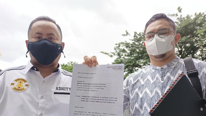 Kubu paslon lawan Orient P Riwu Kore di Kemendagri (Karin-detikcom)
