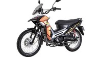 Dari segi desain, bagian depan motor ini mengadopsi bentuk paruh. Desain seperti ini biasanya ada di di moge-moge adventure seperti Kawasaki Versys  1000 maupun Ducati Multistrada Adventure. Lifan Cub-ADV 125 menggunakan  sepasang lampu berbentuk bulat dan pelindung angin (windshield). Foto: Mekanika