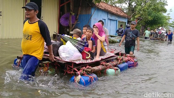 Lokasi pengungsian banjir di Kota Pekalongan, Selasa (9/2/2021).