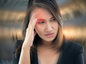 Benarkah Sakit Kepala Sebelah Terus-menerus Bisa Jadi Tumor Otak?
