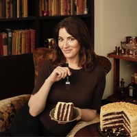 9. Nigella Lawson, 61 tahun. Nomor sembilan ditempati celebrity chef Nigella Lawson yang dianggap sebagai wanita tercantik usia 40-an ke atas. Chef cantik ini mendapat 11 persen suara. Foto: Instagram @nigellalawson