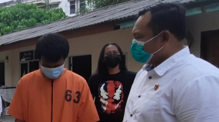 Pecatan Brimob saat ditangkap polisi (Syahbana-detikcom)
