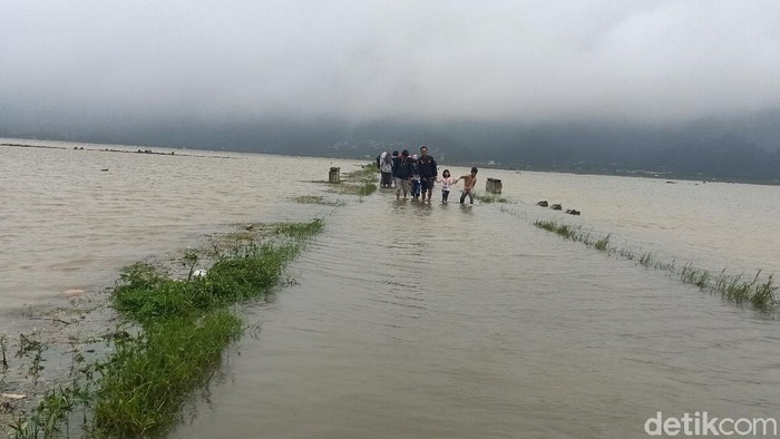 Penampakan banjir di Kecamatan Kalibening, Banjarnegara