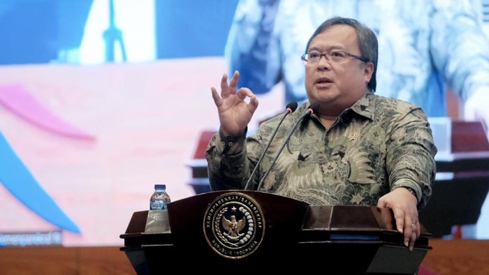 Menteri Pariwisata dan Ekonomi Kreatif (Menparekraf) Republik Indonesia, Sandiaga Salahuddin Uno usai berdiskusi dengan Menteri Riset dan Teknologi/ Kepala Badan Riset dan Inovasi Nasional, Bambang Permadi Soemantri Brodjonegoro di Aula Soesilo Soedarman, Gedung Sapta Pesona, Jalan Medan merdeka Barat, Gambir, Jakarta Pusat pada Selasa (9/2/2021).