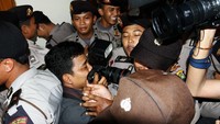Dalam memburu berita terhadang dan terjepit sudah mankanan sehari-hari. Pers sendiri selalu mengalami dinamika permasalahannya dari masa ke masa. Bukan saja pada masa Orde Baru, tetapi juga sebelum Orde Baru hingga saat ini mulai dari belenggu kolonialisme hingga kebebasan pers yang dibungkam. Dikhy Sasra/detikcom