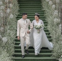 Di hari pernikahannya dengan Ali Syakieb, Margin juga tampil bak putri salju dalam balutan gaun putih karya Anaz Khairunnas.  (Foto: Aldi Photography via Instagram/@marginw)