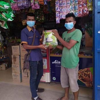 Perusahaan es krim di Indonesia, Aice ikut berkontribusi menekan angka penyebaran COVID-19 dengan menggerakkan para pemilik toko dan warung menjadi relawan COVID-19.