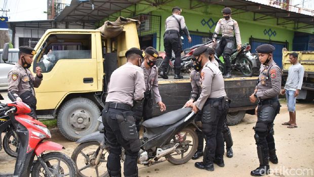 Polresta Jayapura Kota menggelar razia di 5 titik dan mengamankan 83 sepeda motor serta 2 buah sajam (dok istimewa)