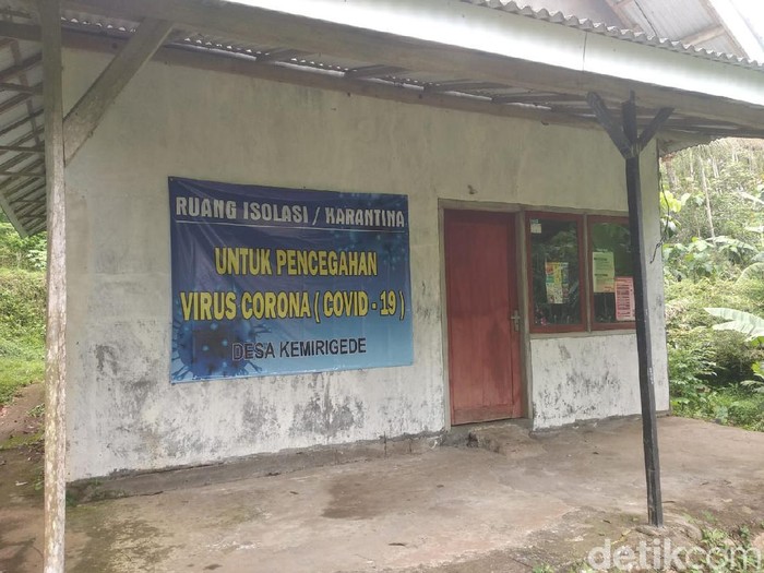 Pendanaan PPKM Mikro bersumber dari dana desa (DD). Namun, dana desa termin pertama tahun 2021 diperkirakan baru turun dari pusat pada akhir Februari atau awal Maret.