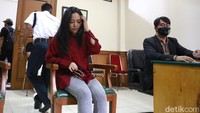 Rachel Vennya tidak mau banyak bicara soal perceraiannya. (Foto: Palevi/detikcom) 