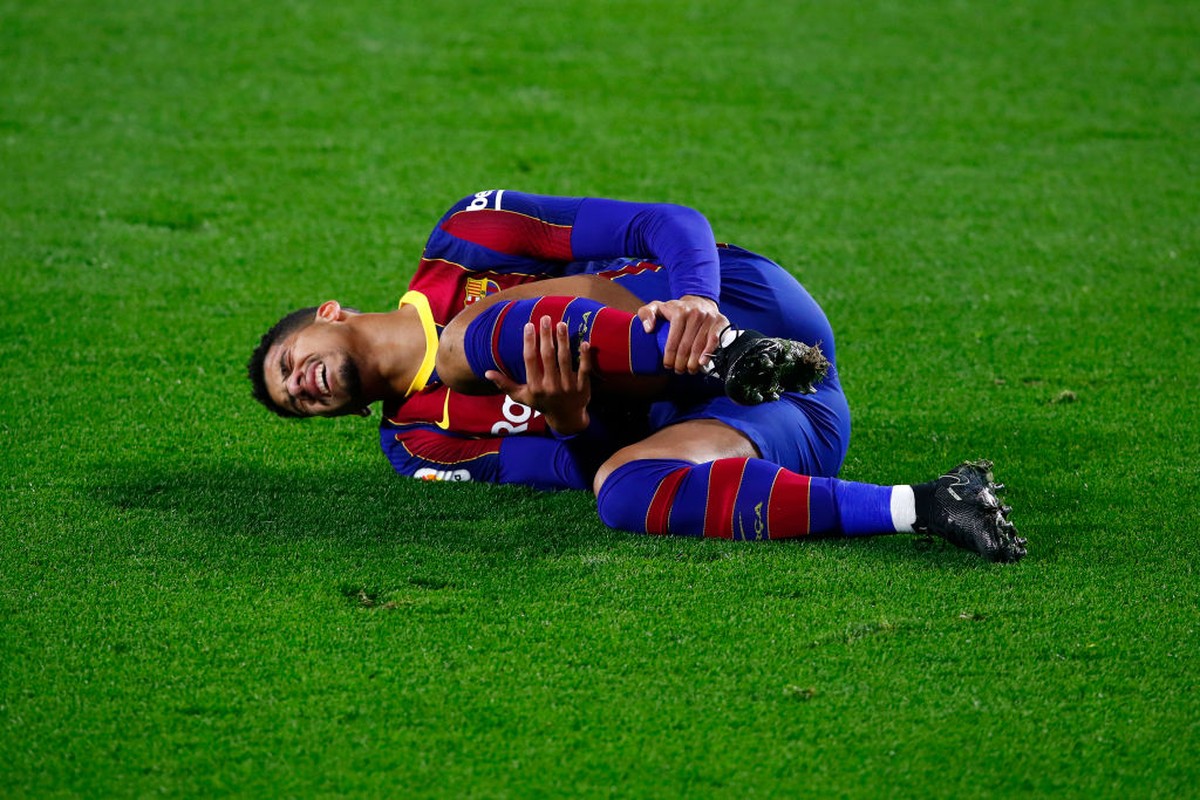 Lubang di Bek Tengah Barcelona (Getty Images/Fran Santiago)