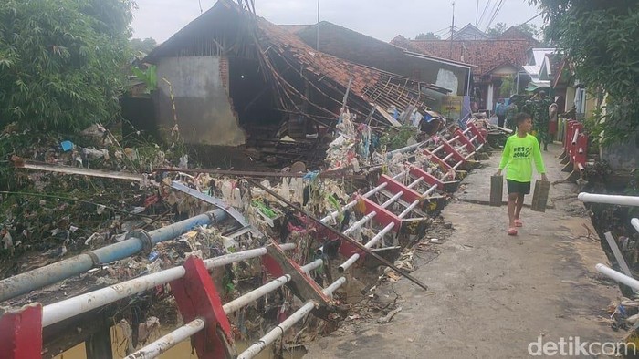 Rumah dan Jembatan Rusak di Majalengka