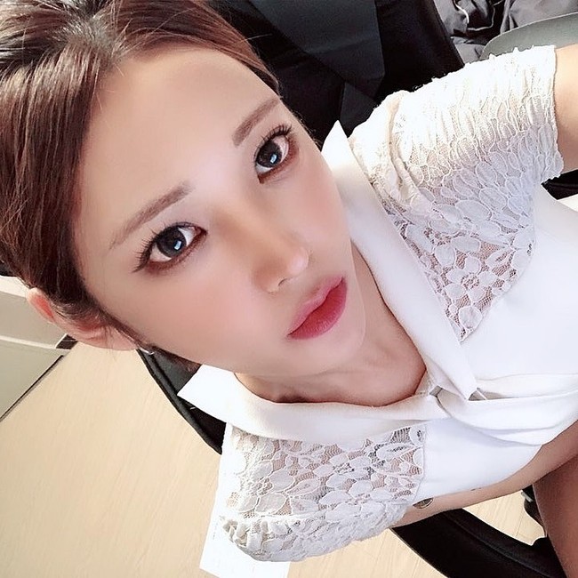 Tapi kini pekerjaan itu sudah benar-benar ditinggalkan mengingat kesuksesannya sebagai seorang livestreamer di YouTube dan AfreecaTV. Foto: Instagram @jinsia95