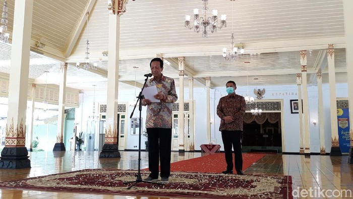 Sri Sultan HB X menyampaikan sapa aruh saat PTKM Mikro