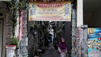 Dalam PPKM Mikro ini, PNS, prajurit TNI, anggota Polri, dan pegawai BUMN dilarang bepergian ke luar kota saat long weekend. Hal tersebut merupakan imbauan pemerintah menyusul dengan pemberlakuan PPKM mikro yang sudah dimulai sejak hari ini, Selasa (9/2) sampai Senin (22/2) mendatang.