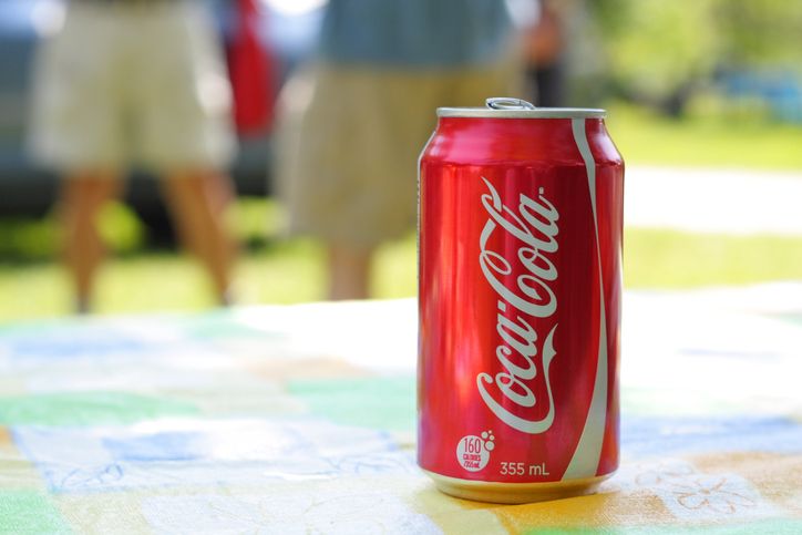 Ternyata Ini Alasan Kemasan Coca-Cola Berwarna Merah