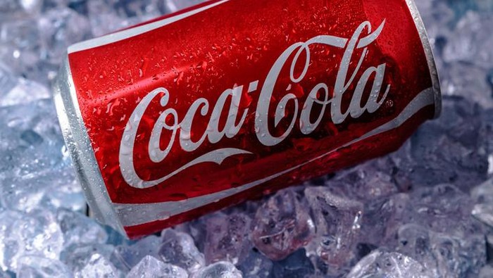 Ternyata Ini Alasan Kemasan Coca-Cola Berwarna Merah