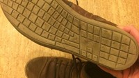 Alas sepatu ini tidak umum didesainnya. Pasalnya alas sepatu ini dibuat menyerupai keyboard komputer atau laptop.