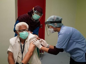 Lansia Segera Divaksinasi, Ini Aturan yang Perlu Diperhatikan