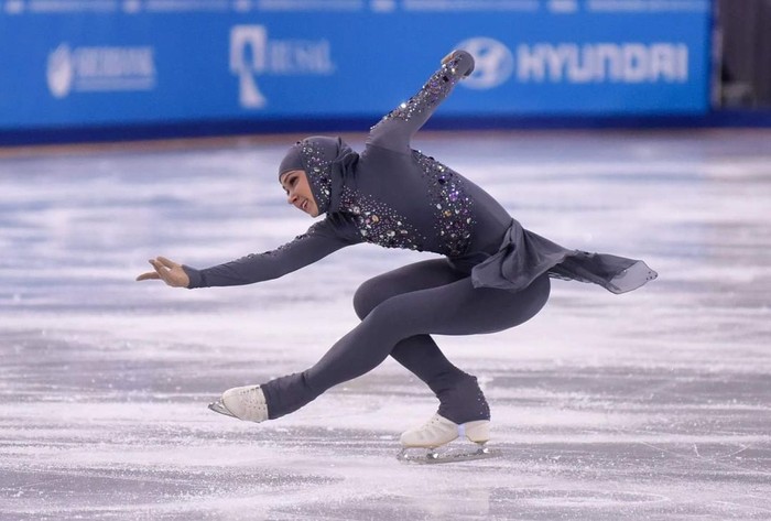 Atlet Ice Skating ini poinnya dikurangi juri karena memakai hijab