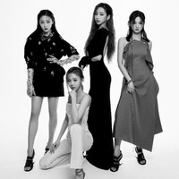 9. AespaAespa menjadi yang pertama yang dipilih jadi brand ambassador mewah sebagai grup. Mengingat mereka masih baru di industri musik, hal ini bisa dibialgn sebuah prestasi. Total mengunggah 13 postingan bersponsor, dikatakan setiap postingannya membawa $200.000 (Rp 2,8 miliaran). Foto: Twitter aespa