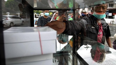 Aksi Bagi-bagi Nasi Gratis di Yogyakarta Saat Pandemi