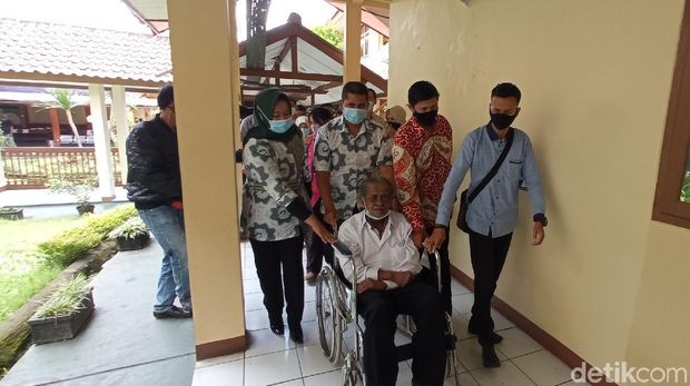 Anak Gugat Ayah Kandung di Bandung Anak Gugat Ayah Kandung di Bandung