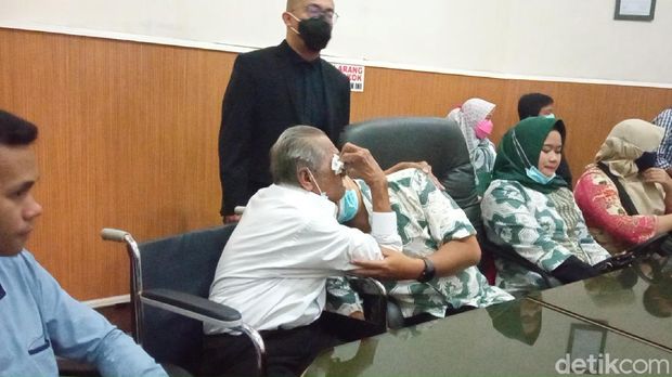 Anak Gugat Ayah Kandung di Bandung Anak Gugat Ayah Kandung di Bandung