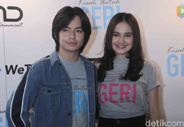 Angga Yunanda dan Syifa Hadju saat konferensi pers untuk film Kisah Untuk Geri di Kantor MD Place, Setiabudi, Jakarta Selatan, Rabu (10/02).