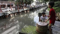 Sicat mengatakan keuntungan yang didapat dari bisnis miniatur ini hanyalah sebagian kecil dari pendapatan yang dihasilkan dari pertunjukan tarian naga.