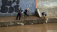 Sebelumnya kawasan ini terendam luapan Sungai Ciliwung.