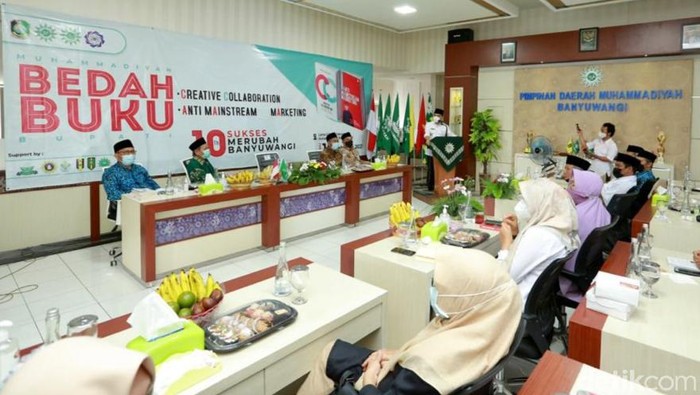 Bedah Buku Ini Antarkan Bupati Anas Purna Tugas