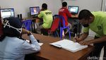 Begini Cara Warga Binaan di Lapas Solo Melepas Rindu