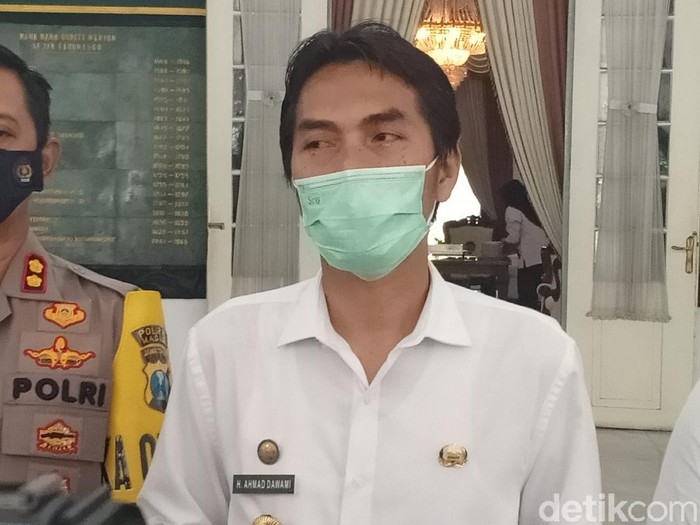 PPKM Mikro Kabupaten Madiun memasuki hari kedua. Penerapannya diiringi perubahan status dari zona merah menjadi zona oranye COVID-19.