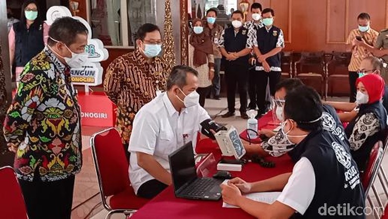 Bupati Wonogiri Joko Sutopo sebelum divaksin Bupati Joko Sutopo