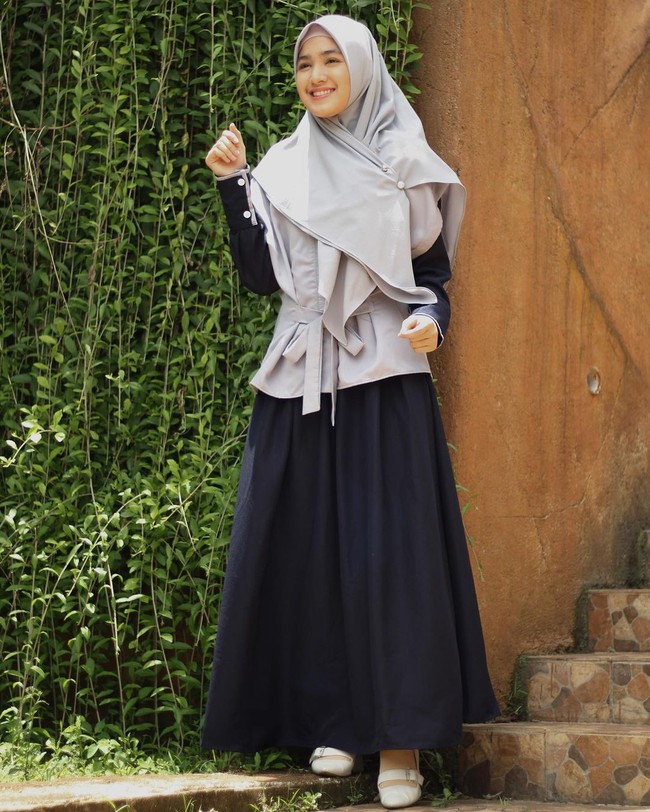 Kini aktris 22 tahun itu memutuskan istiqomah untuk menutup aurat secara total. Foto: Instagram/@cutsyifaa