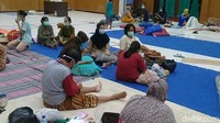 Protokol kesehatan juga diterapkan untuk pengungsi yang ditampung di SMKN 2 Kota Pekalongan.