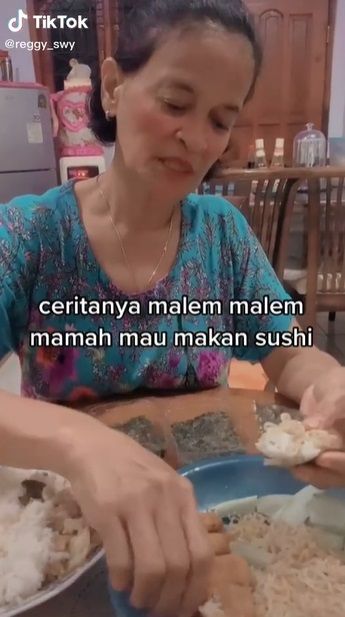 emak-emak review ala food vlogger, ujungnya bikin ngakak