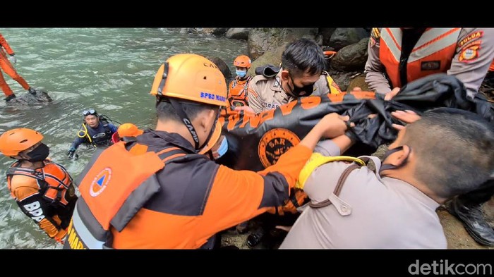 Evaskuasi pelajar SMK di Maros tenggelam di air terjun